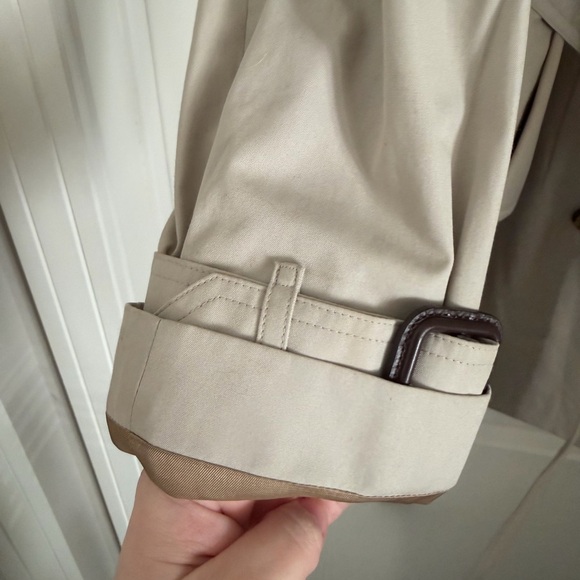 Burberry Classic Trench Coat - Picture 4 of 9